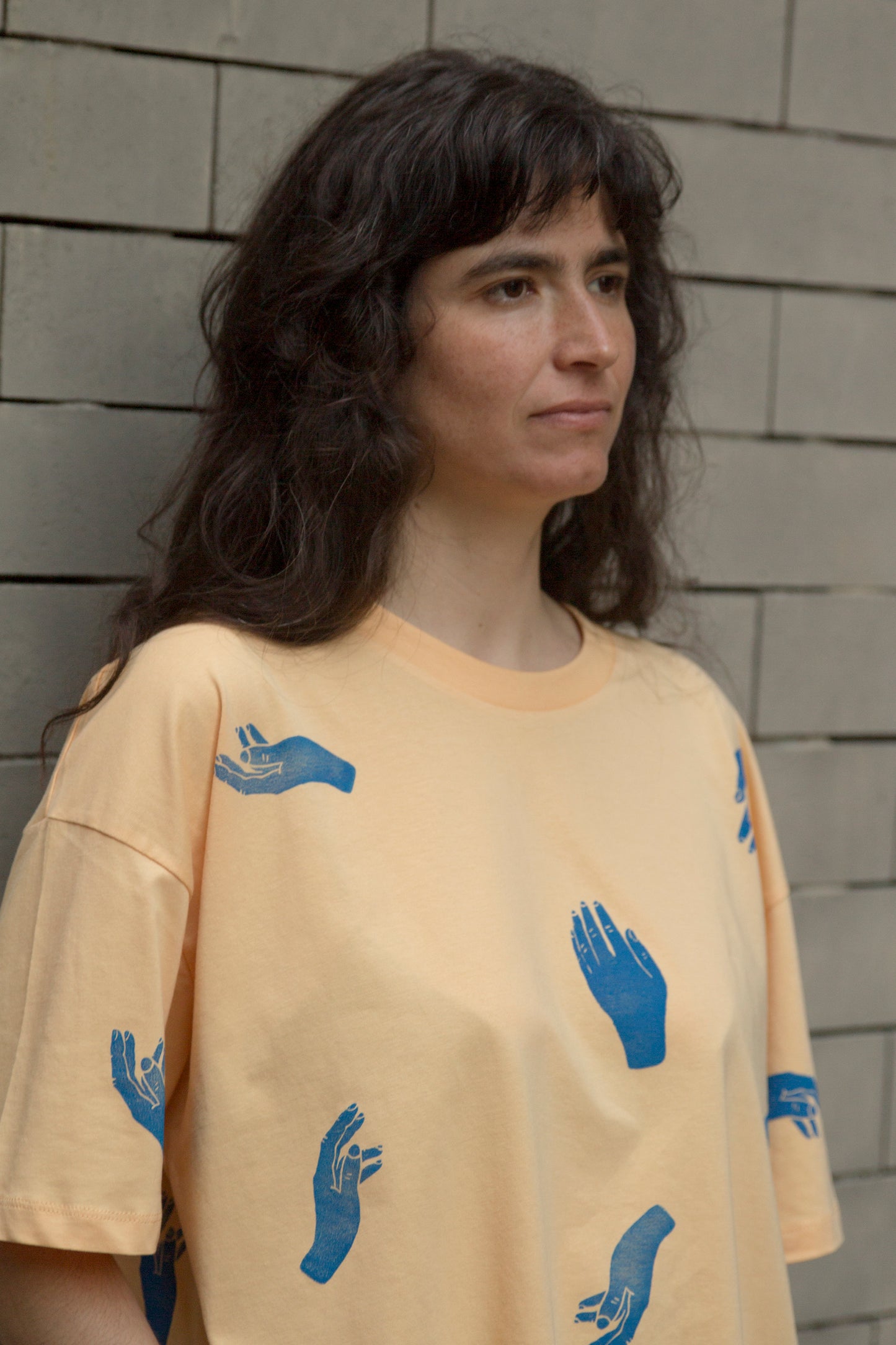 'Hands' T-shirt - Limited Edition | Ana Mundana