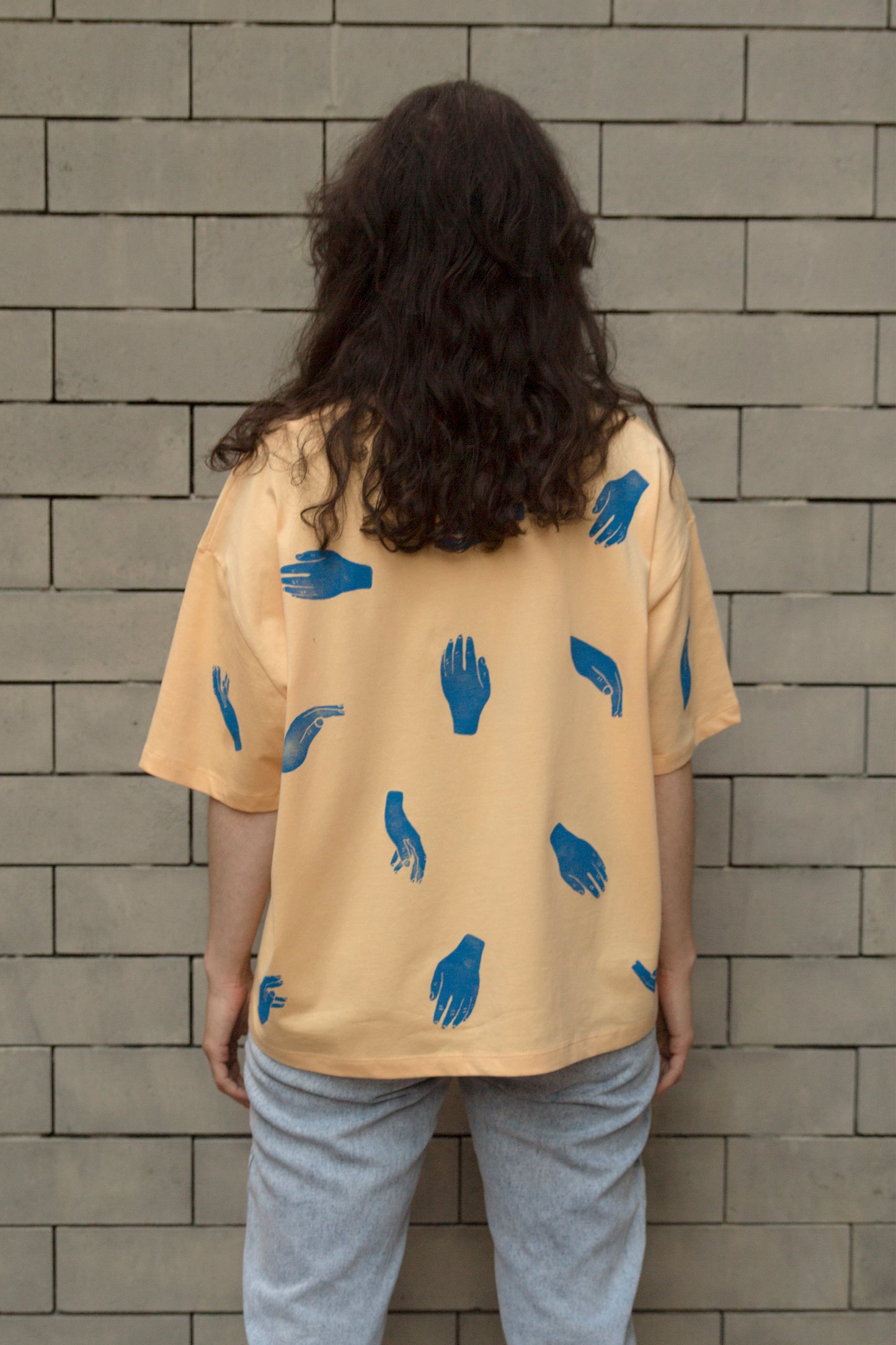 'Hands' T-shirt - Limited Edition | Ana Mundana