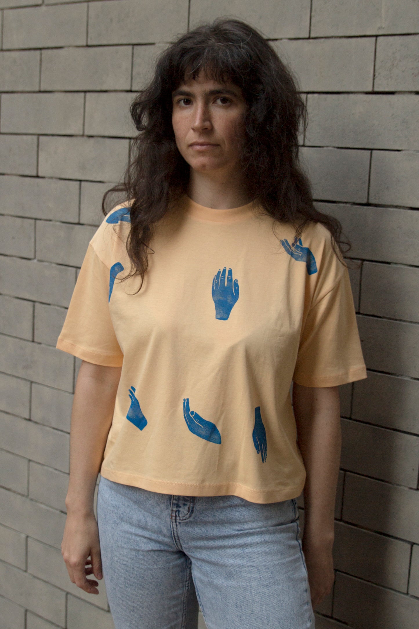 'Hands' T-shirt - Limited Edition | Ana Mundana