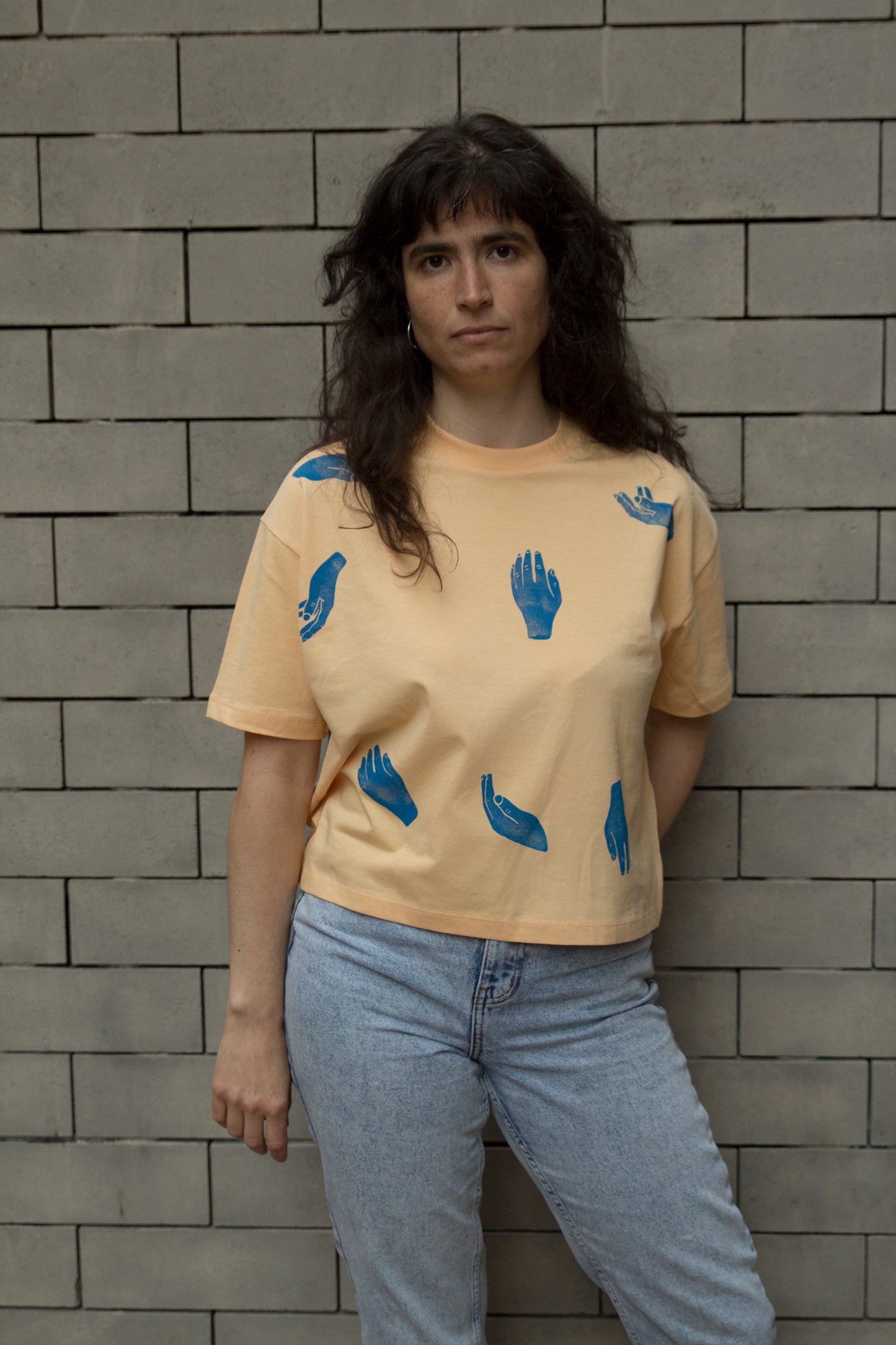 'Hands' T-shirt - Limited Edition | Ana Mundana