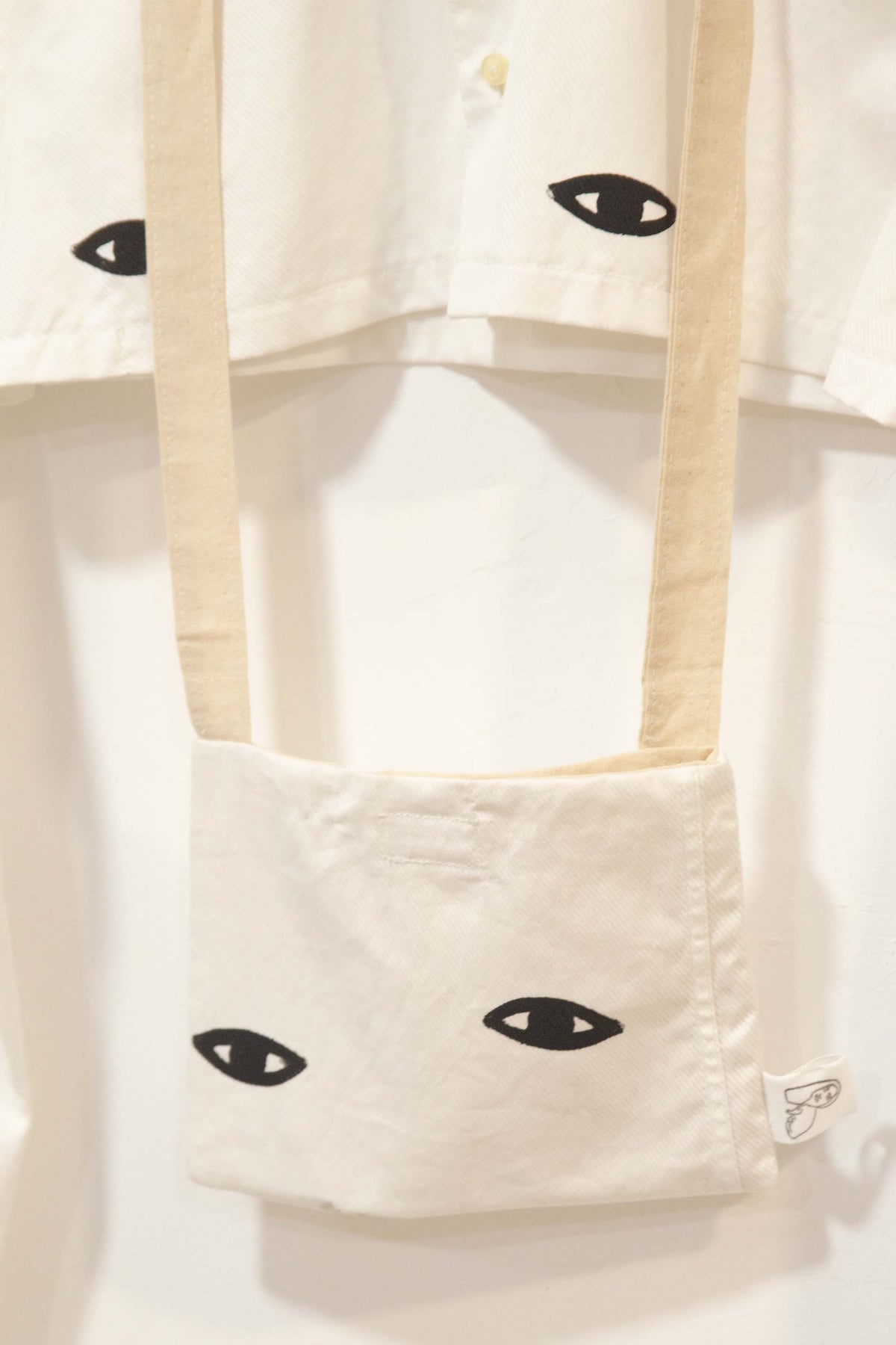 Camisa crop ojos