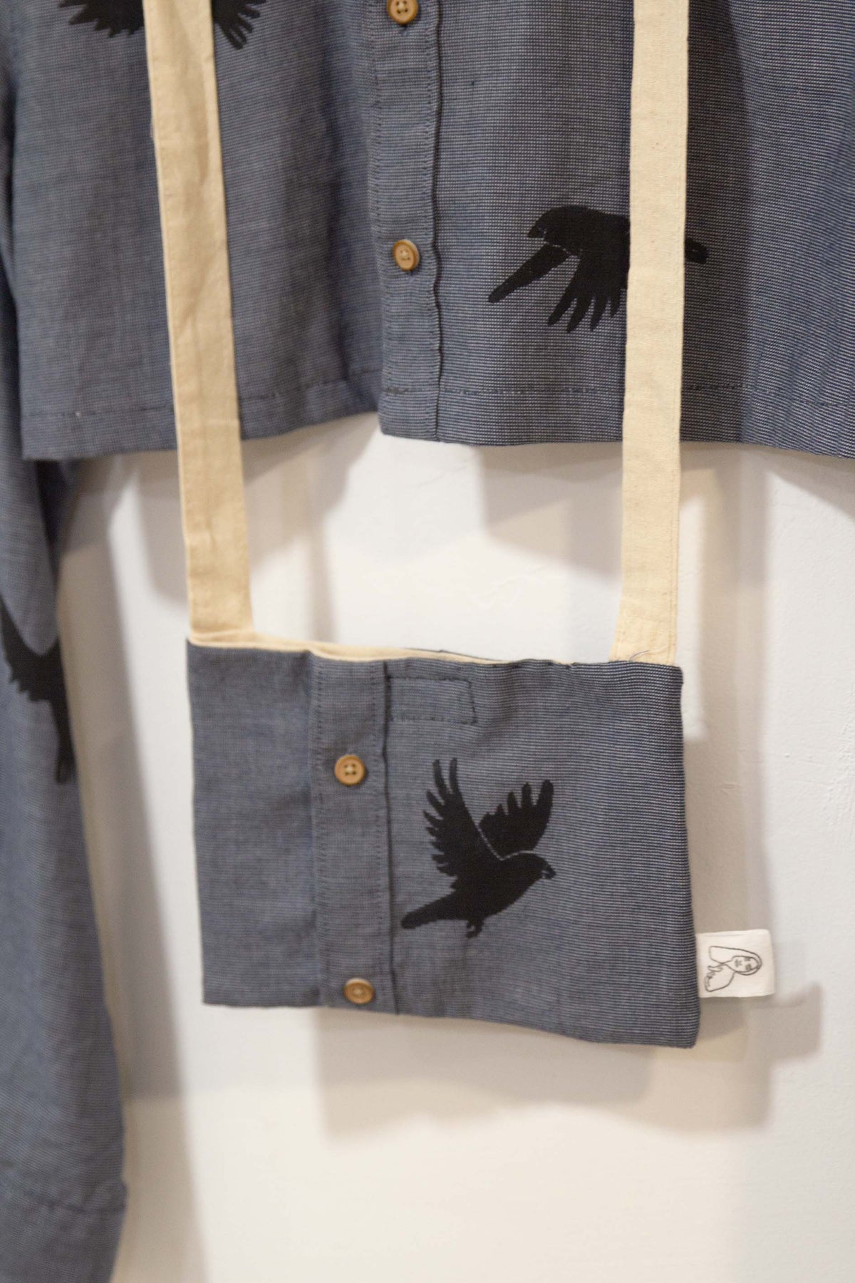Camisa crop pajaros