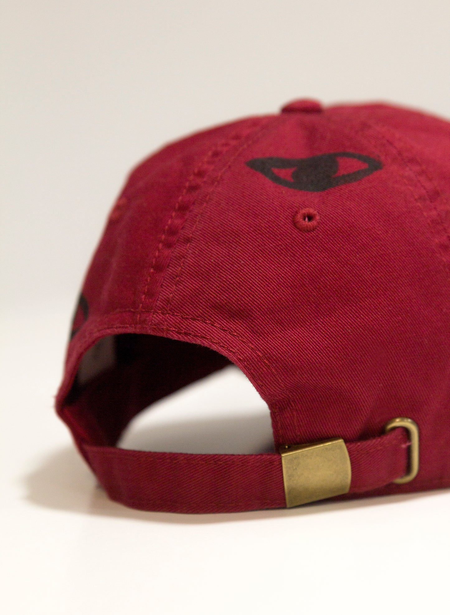 Gorra ojos color granate