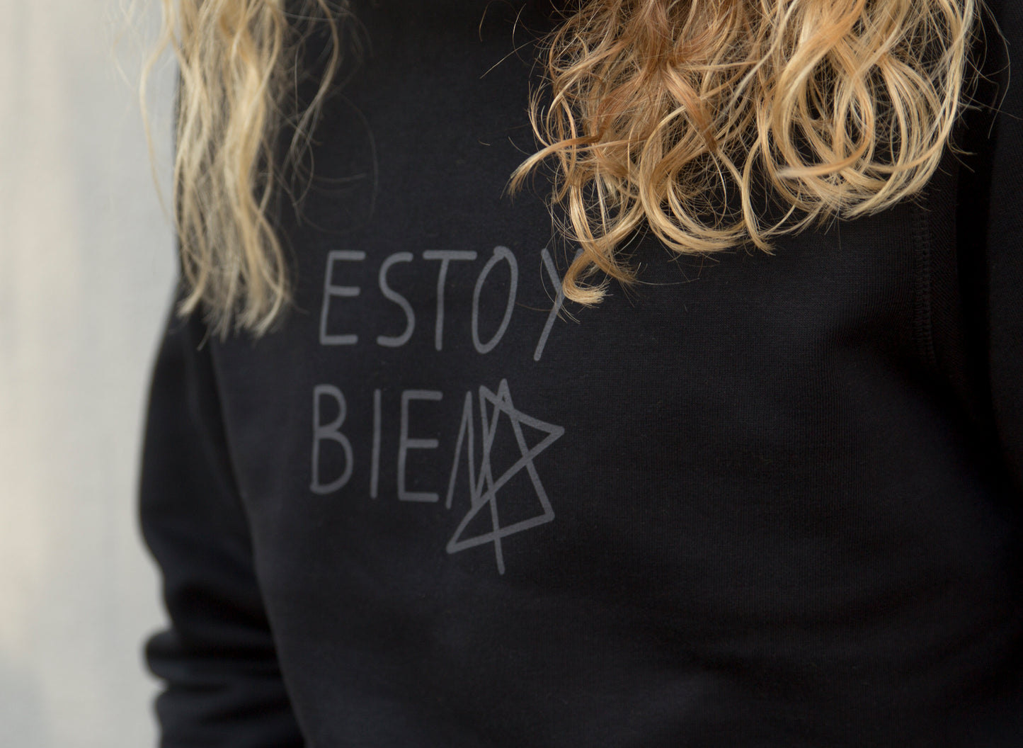 “I’m Good4” Sweatshirt – Limited Edition of Art and Sustainability | Ana Mundana