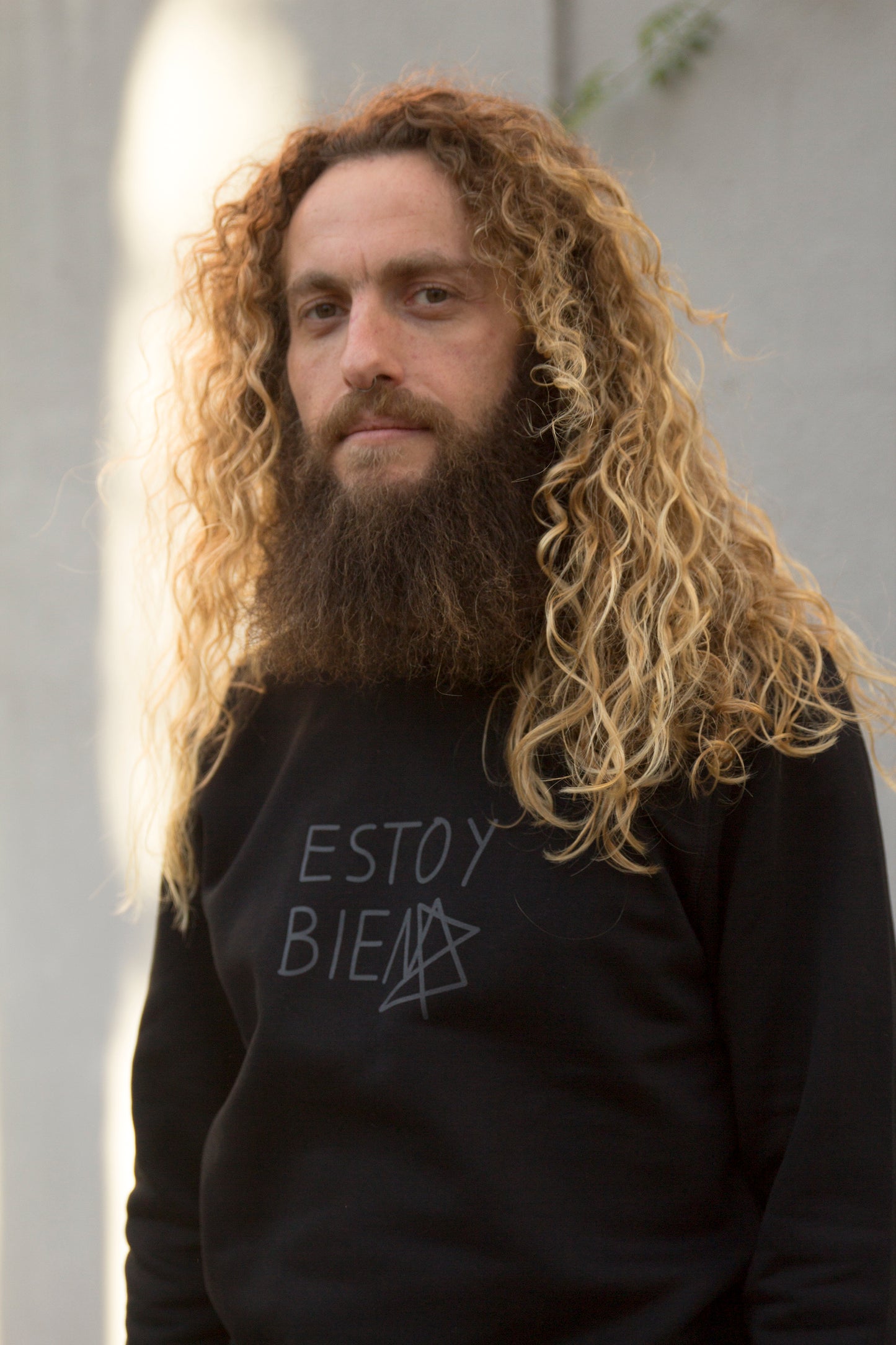 “I’m Good4” Sweatshirt – Limited Edition of Art and Sustainability | Ana Mundana