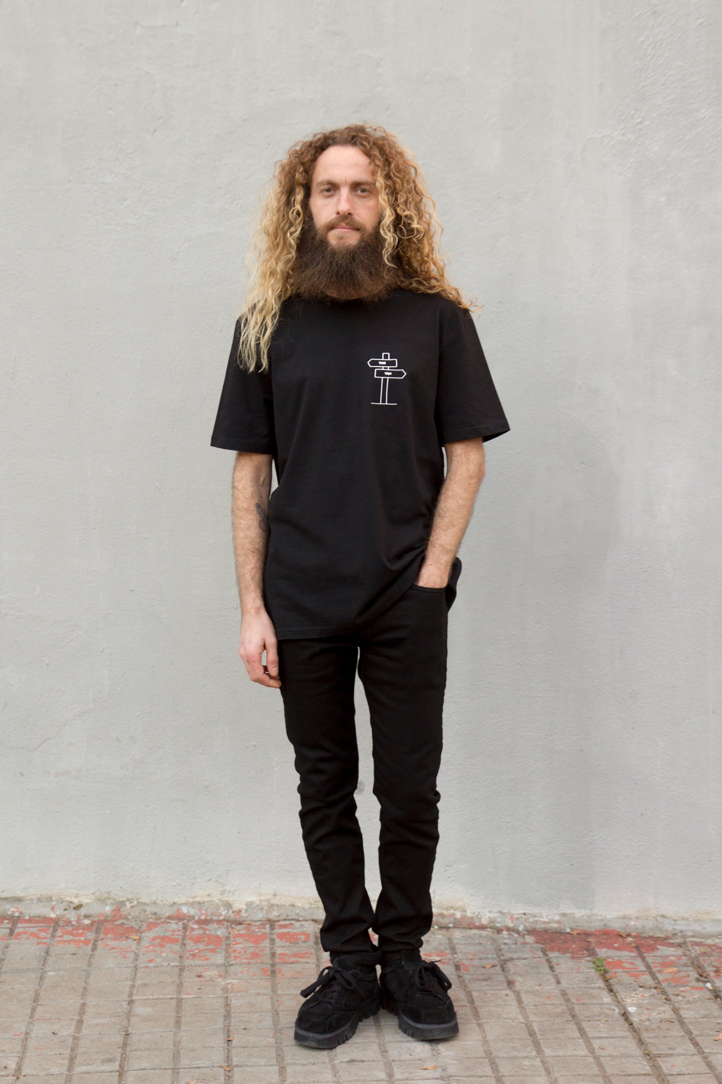 "Everything" T-Shirt – Exclusive Style in Black by Ana Mundana
