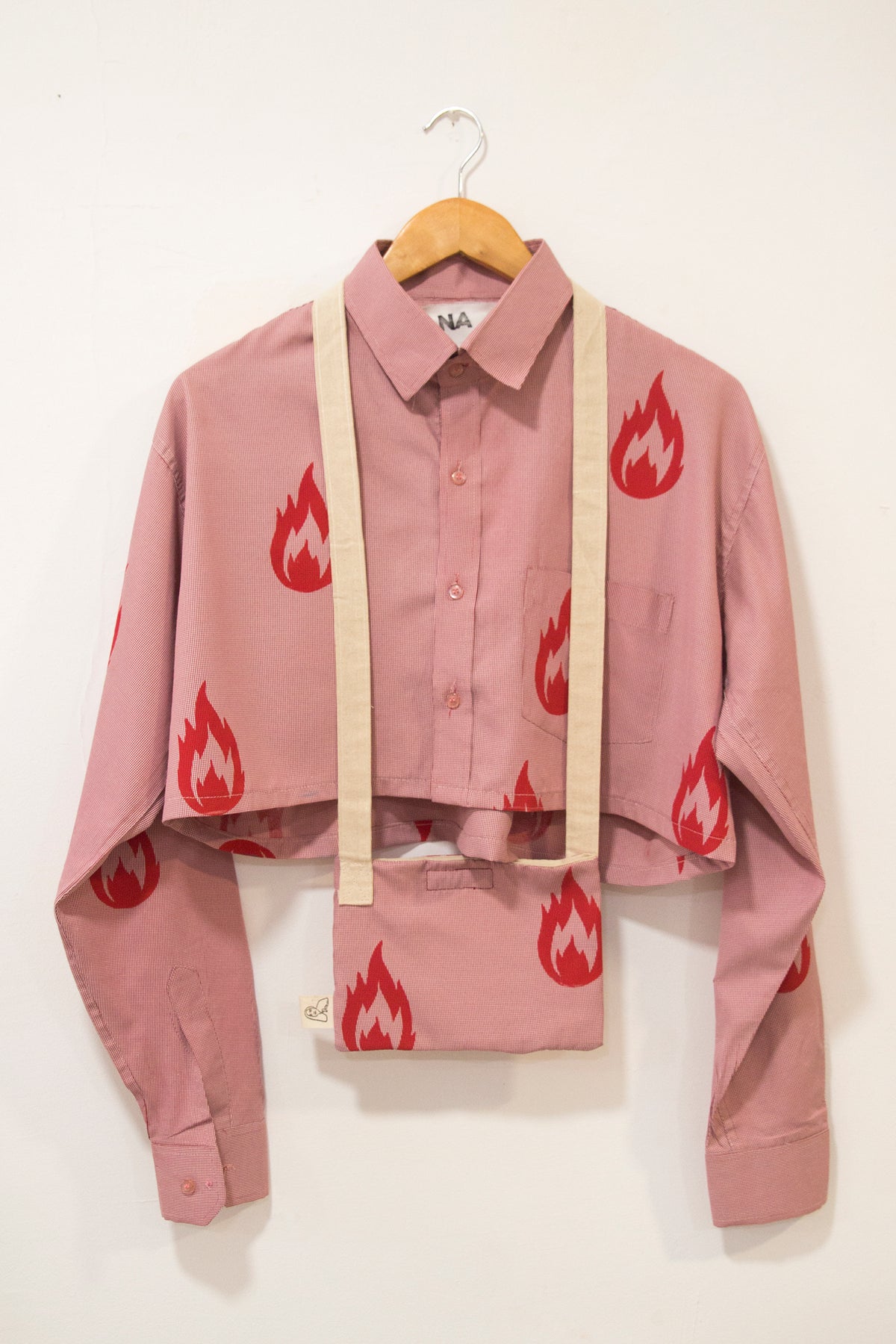 Camisa crop fuegos + Bolsa