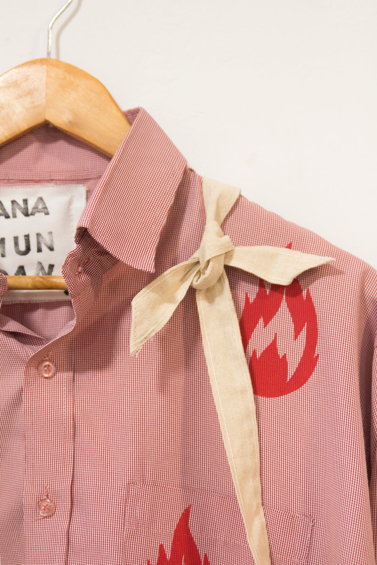 Camisa crop fuegos + Bolsa