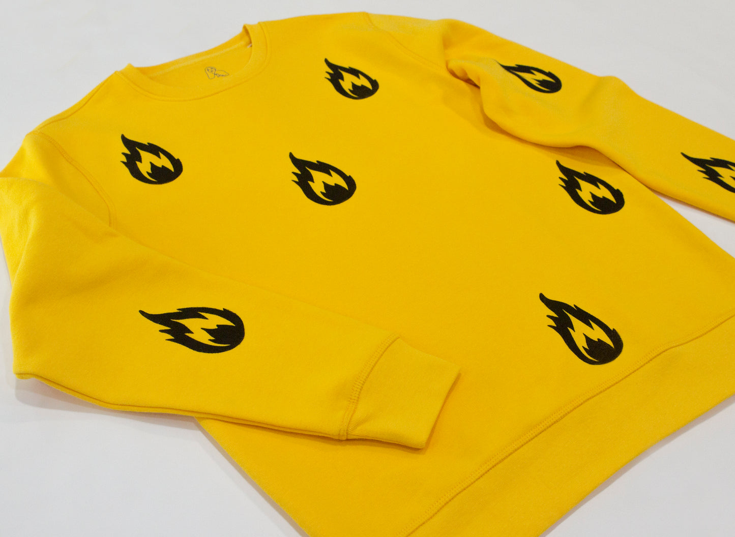 Limited edition sweatshirt “Fuegos” by Ana Mundana